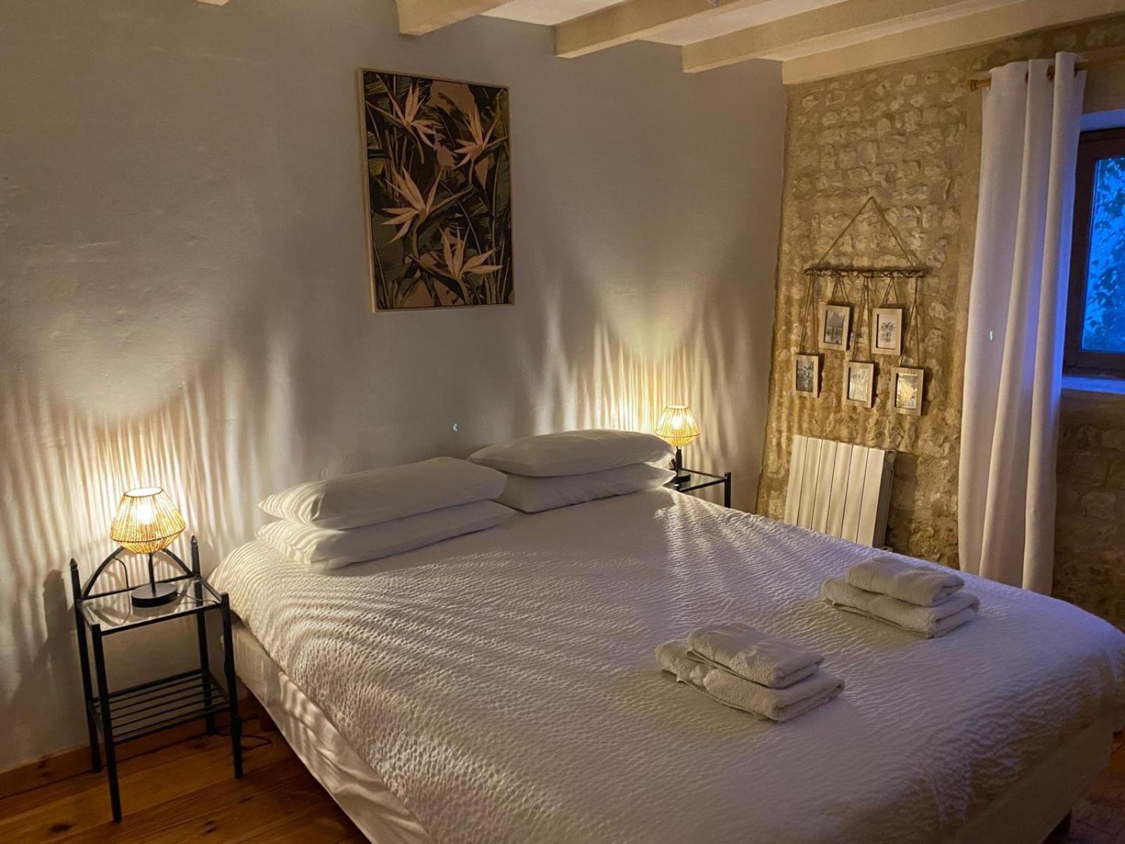 Вилла Chez Sarrazin Brossac Экстерьер фото