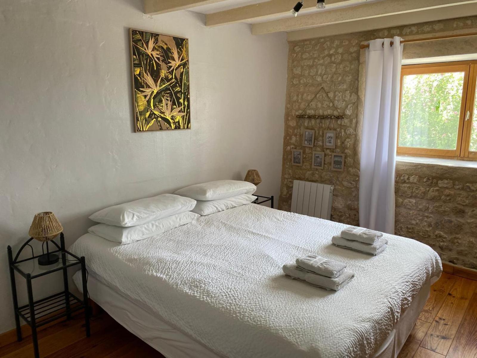 Вилла Chez Sarrazin Brossac Экстерьер фото