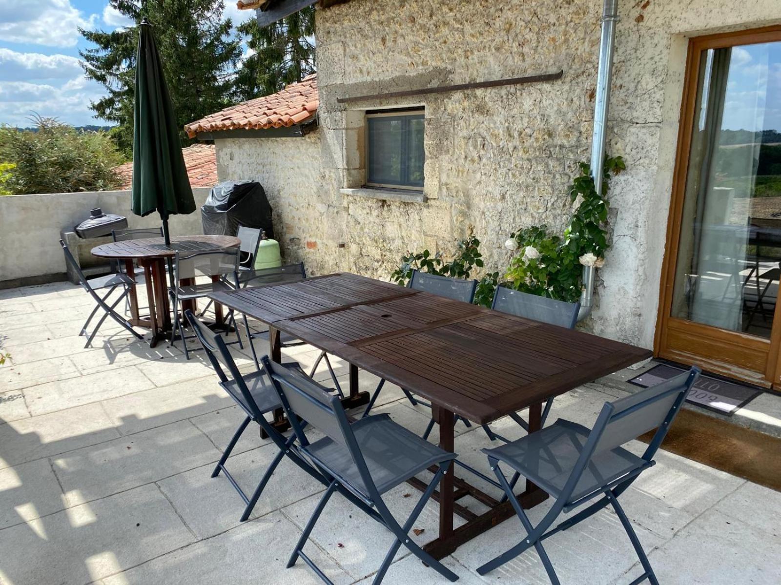 Вилла Chez Sarrazin Brossac Экстерьер фото