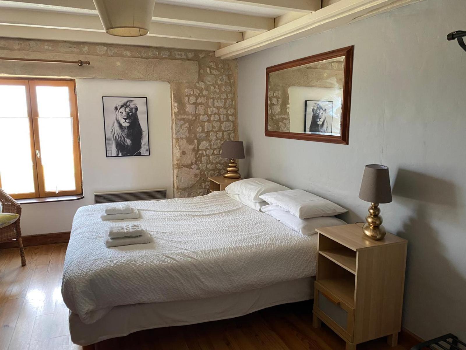 Вилла Chez Sarrazin Brossac Экстерьер фото