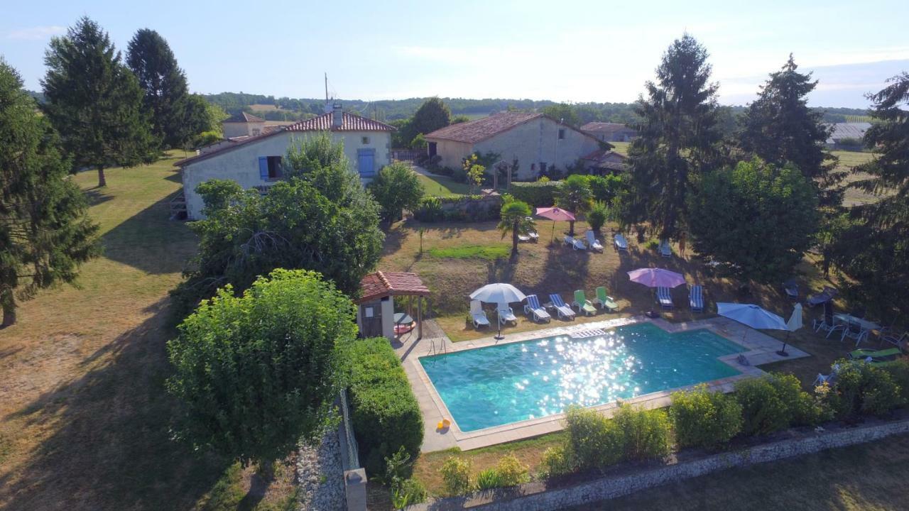Вилла Chez Sarrazin Brossac Экстерьер фото